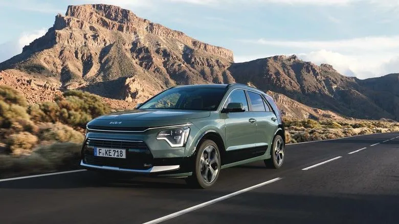 Kia Niro Hybryda w trasie w kolorze Cityscape Green
